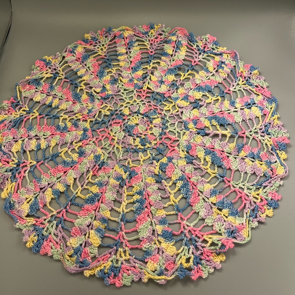 👡👡U Must BUNDLE 👡👡 vintage, handcrafted doily. 15 1/2 inches round.